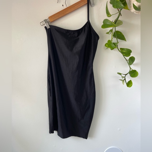 Dresses & Skirts - Y2K body con one strap dress